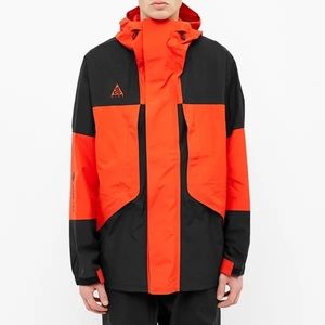 Nike 
ACG NRG Gore-Tex Hooded Jacket